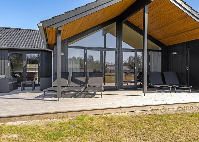 Awesome In Henne With Kitchen Semesterbostad Henne Strand